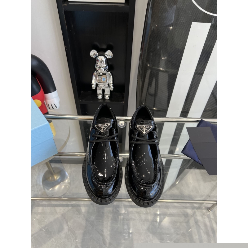 Pra*a leather shoes